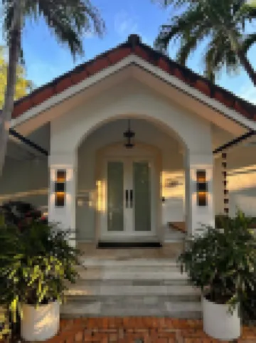 Spacious 5-bedroom house with beautiful backyard with pool in Key Biscayne Hotels in Key Biscayne