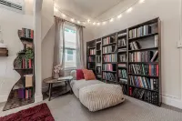 Lofi Girl Book Lover's Nook- 2BD 1BATH A/C Washer/Dryer Full kitchen/ fast WIFI