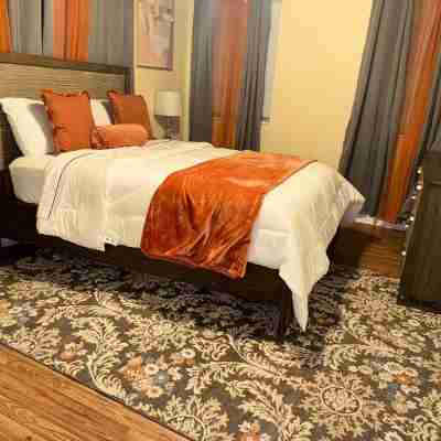 Charming 3-bedroom 2 bathroom home in brilliant Winter Haven,pet friendly, WiFi Rooms