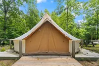 RRG Luxury Glamping Tent– Cozy Winter Retreat with Fire Pit & Hot-tub