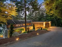 Lake front Glass house with Private Dock/Lake access/Kayak/Paddle board レッドモンドのホテル