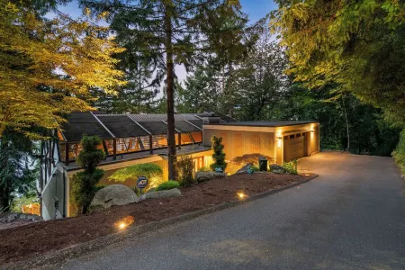 Lake front Glass house with Private Dock/Lake access/Kayak/Paddle board