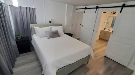 Cozy 2BD/2BA Mobile Home/ AC, Wi-Fi, W/D, Kitchen, Prime Central Location