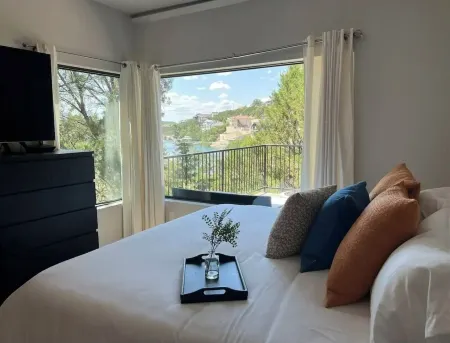 Enchanted Treehouse on PK Lake with Private Boat Dock