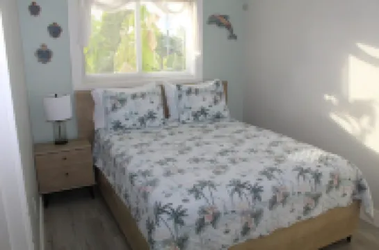 Spacious 3 bedroom home in Plantation key with 30 foot dock