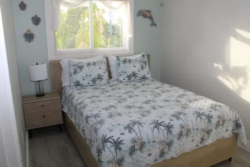 Spacious 3 bedroom home in Plantation key with 30 foot dock