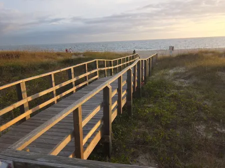 Quiet Island Getaway for 8