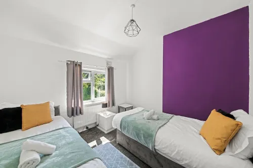 Luxury Watford 2 Bed House FREE Parking