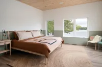 Spectacular Muskoka Lakehouse near Oastler Provincial Park and Rose Point Trail