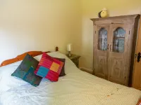 3 Bedroom idyllic countryside cottage in the middle of rural Wiltshire Hotels in Devizes