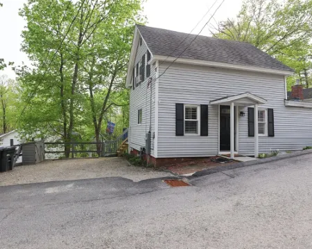 Lake Access + Kayaks + Arcade + Bike Path + Deck Hotels in Wolfeboro