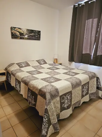 Appartement au 1er Étage Résidence Privée, Fermée Emplacement de Parking Privé