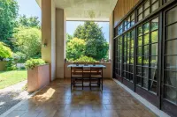 Rustic refinement in the Venetian countryside, pampered by hills and beaches. Hotels in Silea