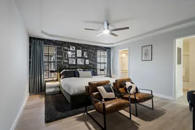 Private Tennis+PickleBall+Bball+Hottub+Golf+Pool Hotels near J.B. Sandlin Park