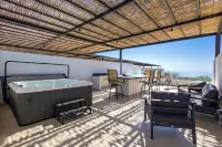 Penthouse w/ Private Jacuzzi, Ocean Views, Pool, Gym & Co-working Area