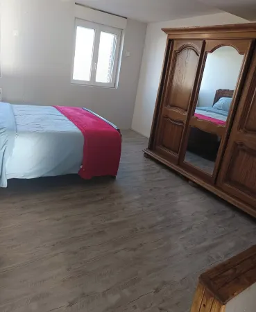 Quiet apartment in Raismes, free parking and wifi. Spa sauna at extra charge Отели в г. Рем