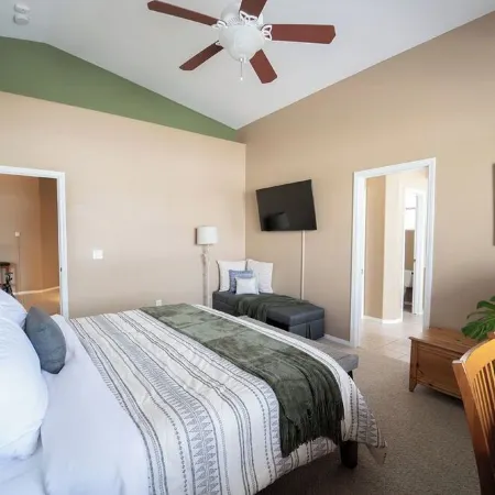 Elk on the Nine - Stay Near Route 66, Grand Canyon, Golf, and The Polar Express!