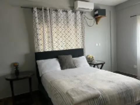 Myneya Views - 3 bed 2 bathroom serviced apartment Hotels near Bureh Beach