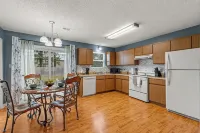 Oaky Hideaway - 3Bd 1.5Ba, Highspeed WiFi, Fenced yard, Southside complex close!