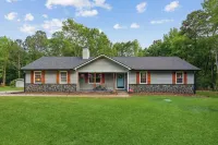 Near AtL, Pickleball, Golf, Pool, Karaoke, Tikibar, 1.25 Acre Private Retreat