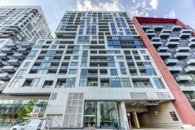 Beautiful 2 bedroom + 2 bathroom In A Prime Downtown Location Hotels in Fashion District