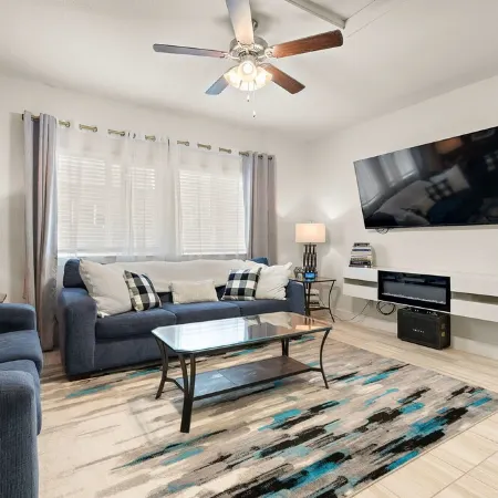 Charming 3-bedroom Townhome conveniently located in Georgetown