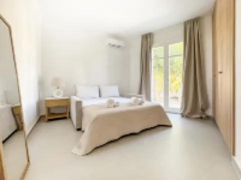Sanders Paros Gardens - Roomy 1-Bdr Apt w Balcony