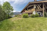 Vacation home with stunning valley & alpine views Các khách sạn ở Unterwossen