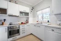 Bright and modern 2 Bed Apartment in Vale de Parra Hotels in Pera