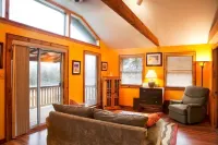 Charming 1-bedroom cottage with WiFi and AC in Saugerties