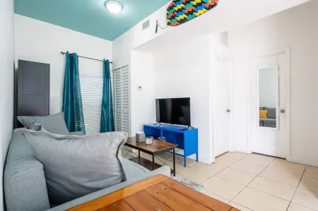 King Size Beds, Chef's Kitchen & Central Location