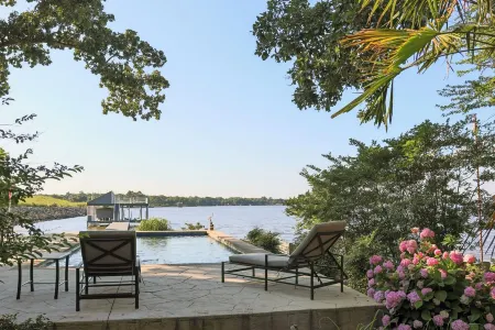 Lakefront Private Beach Luxury Home on Cedar Creek Lake