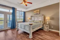Lake Shore Views: WALK IN UNIT, Sleeps 9, Lake Views, next to Silver Dollar City