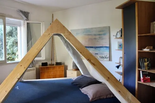 Large villa on 1800 m2 of wooded land with swimming pool north of Montpellier