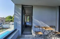 Neues Gebäude. Es Liegt 3,5 km vom Zentrum von Poreč Entfernt