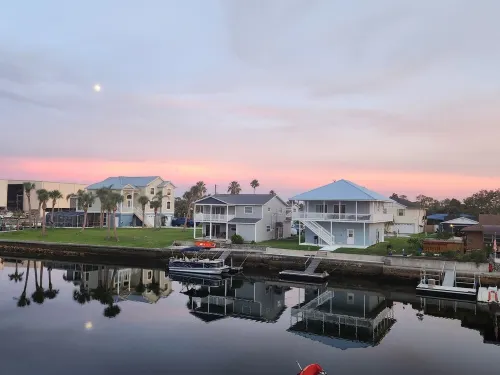 Golf Cart Included - Kayaks & Game Room. Bring Your Boat or Jetskis