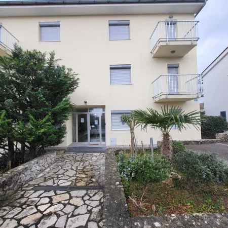 Big Sea View apartment within walking distance of the old town, beach and shops Отели в г. Крк