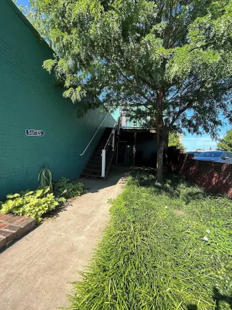 Southern Charm at Trail Suites Inn- Suite A in Lawrenceburg, KY