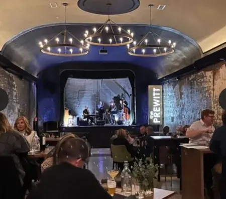 Unique Urban 1 Bedroom Flat, the Upper Plum