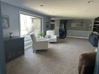 Spacious 5-bedroom house in Green Bay with WiFi, 15 minutes to Packer stadium Hotels in Suamico