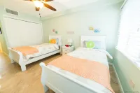 Gorgeous Ocean Views! Welcome to Bella Breeze! BeachFront 2Br 2BA - Homestays