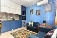 Stylish fully equipped studio with AC across from the gondola station!