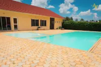 Skyline Villa>>>Close to Airport, Swimming Pool, Gym!