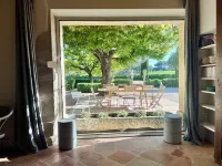 Old farmhouse with majestic view of the vineyards Hotels in Carpentras