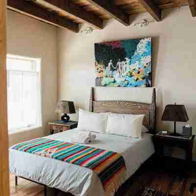 Serene, earthen home - just one minute from the heart of Old Town Albuquerque! Rooms