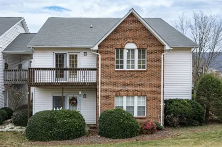 Beautiful 2 bedroom home w/pool in  Kingsport