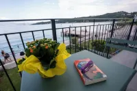 Apartment with a balcony overlooking the harbor