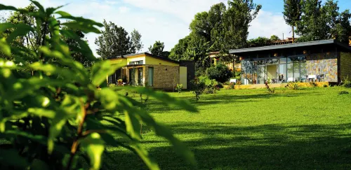Eben Lake Kivu Cottages and Villas فنادق في نياماشيكي