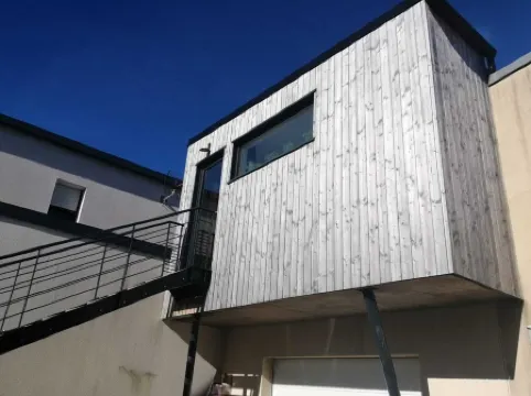 Cosy studio perched on the 1st floor