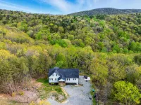 Mountain Views and Hot Tub - Stunning Cozy Getaway Hotel di Marble hill